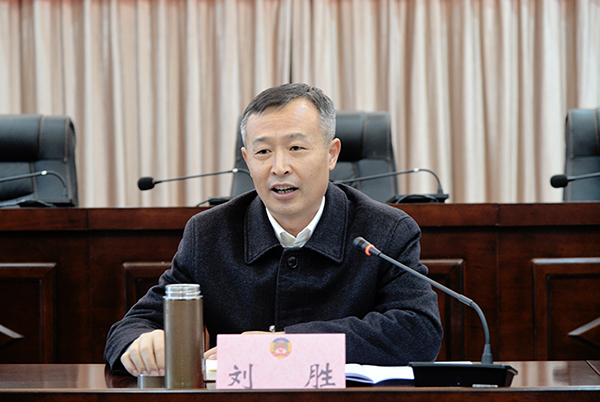 刘胜与代表委员们一起审议讨论《政府工作报告》_霍邱