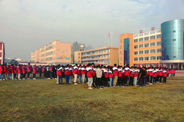 霍邱工业学校文明守纪规范你我争做新时代好少年