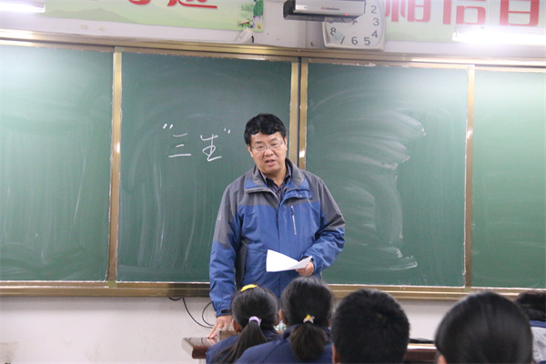 霍邱二中下足功夫抓高三好待明年捷报传