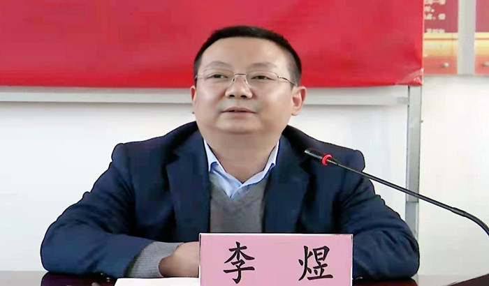 李煜以县人大代表正式候选人身份与选民见面