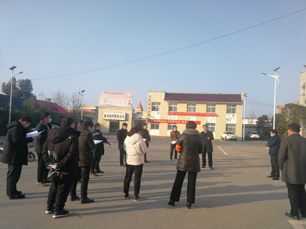 霍邱县龙潭镇召开新冠肺炎疫情防控工作部署会