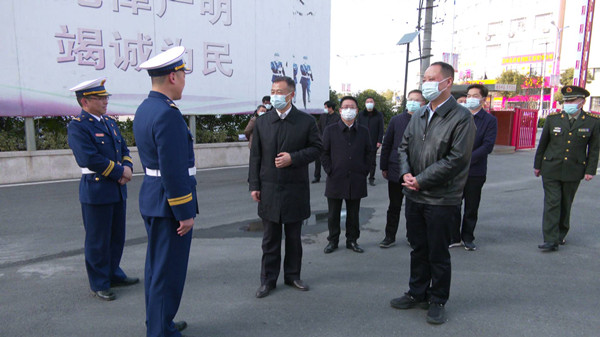 刘胜,段贤柱等县几个班子领导慰问我县驻军部队