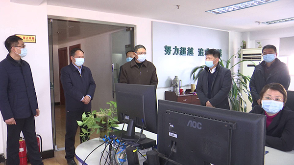 县领导慰问坚守岗位的工作人员_霍邱县人民政府