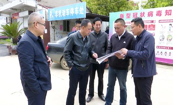 段贤柱调研乡镇卫生院建设工作和新冠疫苗接种情况