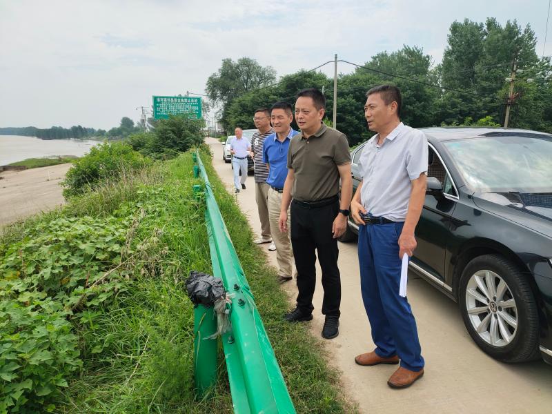 田维胜要求,要切实扛起河长责任,严厉打击"四乱"行