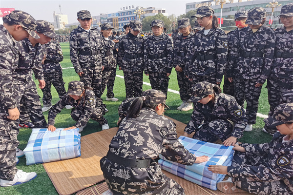 霍邱二中军训课上趣味多内务整理我最棒