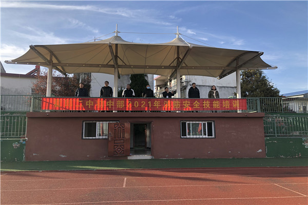 霍邱二中初中部提高师生消防安全意识增强师生自救常识