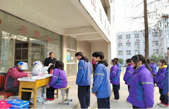 长集中学:师生核酸普测,筑牢校园健康防线_霍邱县人民政府