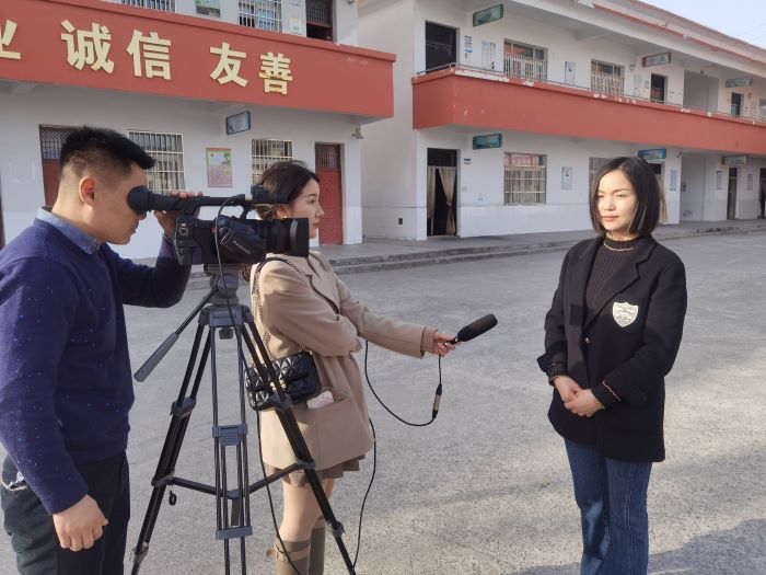 霍邱教苑栏目采访范桥镇中心小学少年宫工作