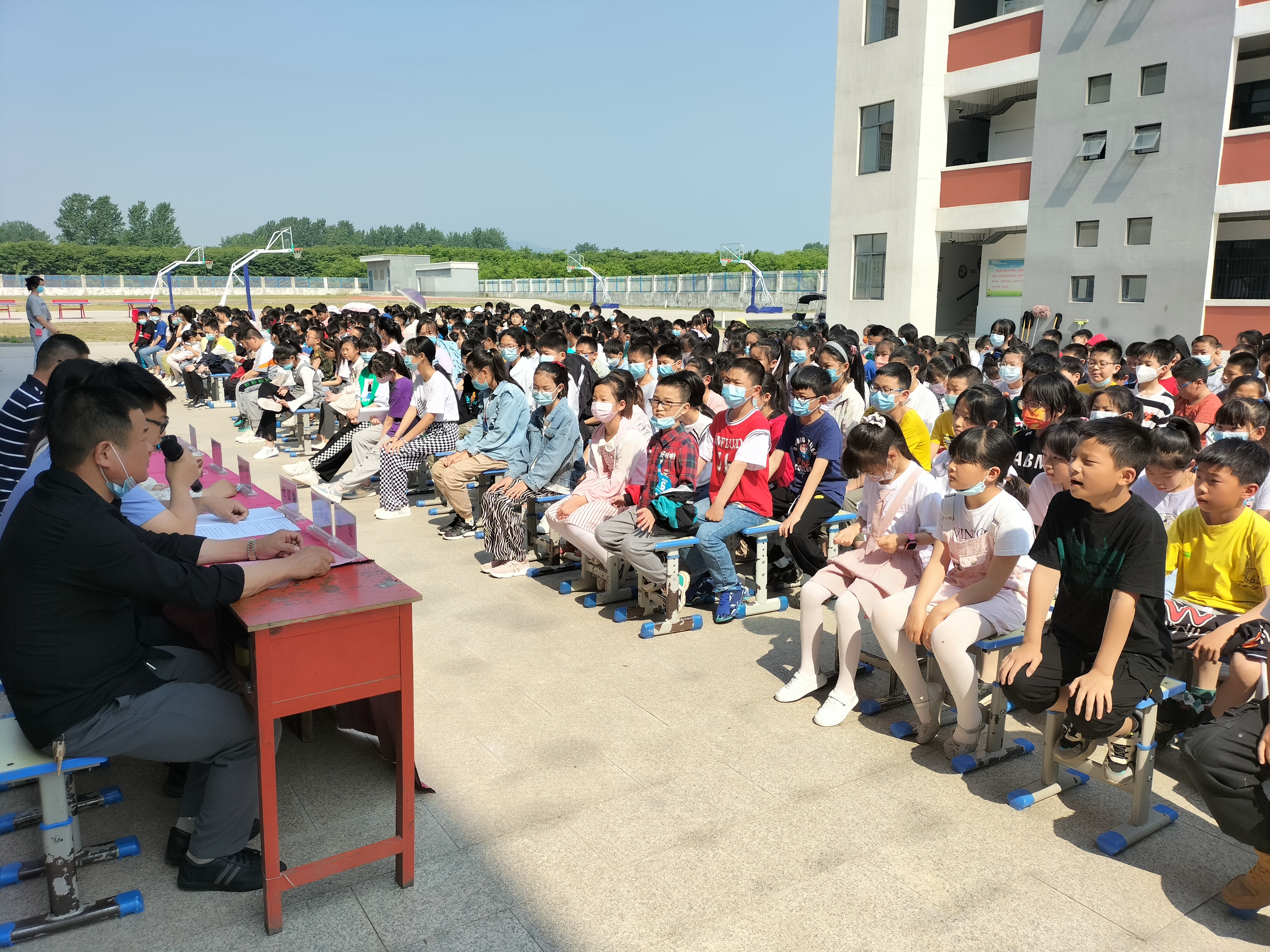 霍邱县龙潭镇开展送法进校园健康伴成长主题活动