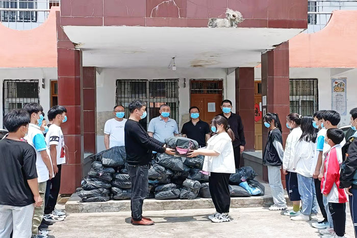 高塘镇中心校:撑起一片小蚊帐 拳拳真情为学生_霍邱县人民政府