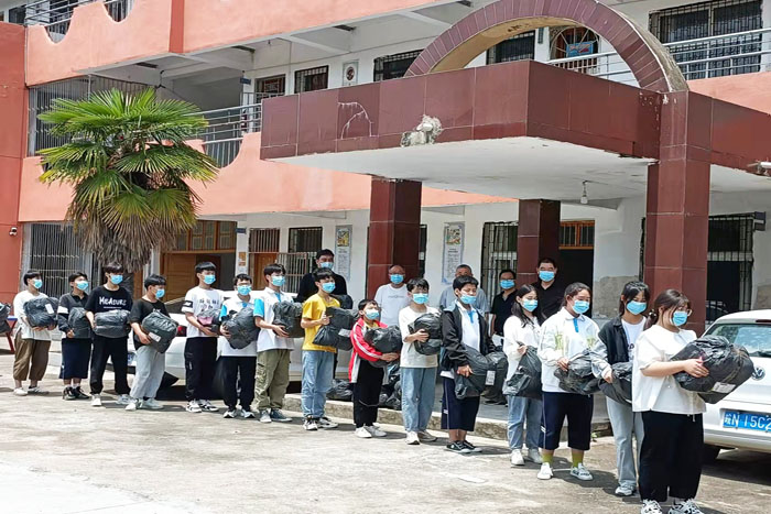高塘镇中心校:撑起一片小蚊帐 拳拳真情为学生_霍邱县人民政府