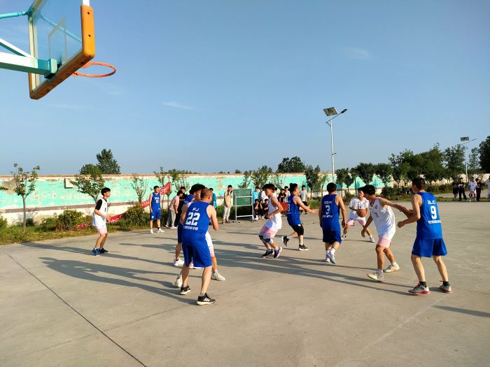 范桥镇中心学校青春激情球场挥洒师生情长篮说再见