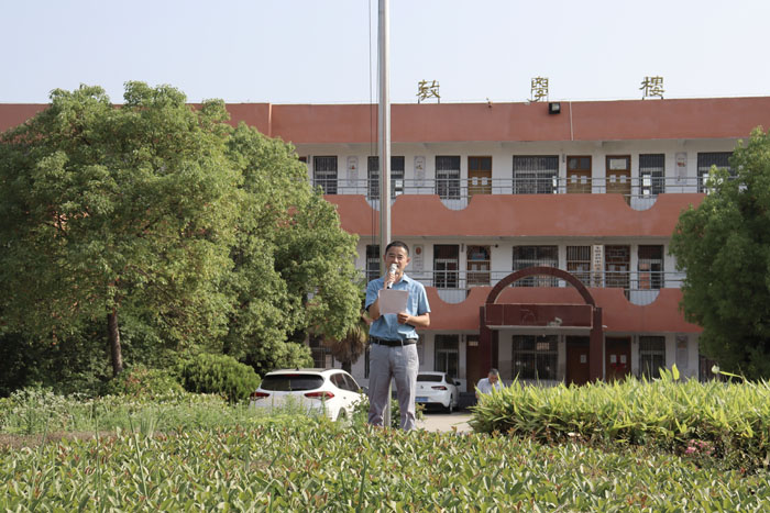 高塘镇中心校开展防校园欺凌,防学生溺水签名活动_霍邱县人民政府