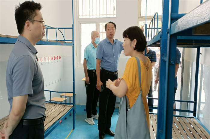 霍邱二中改善办学条件创建和谐校园