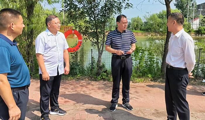 韦能武督导安全生产和防溺水工作