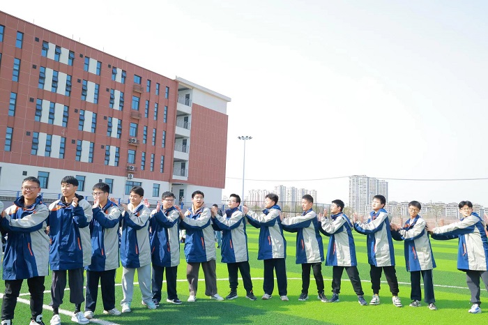 霍邱县文峰高级中学通力协作悦动春天