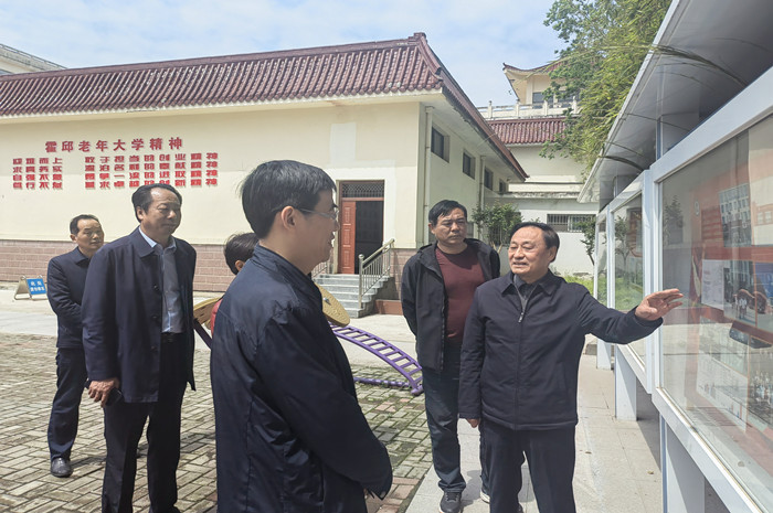霍邱教育专题>新闻>教育要闻>当日下午,县委常委,副县长何超陪同考核