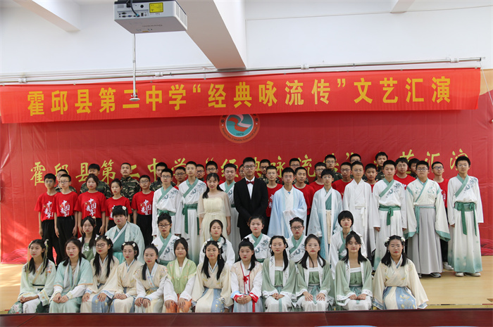 霍邱二中初中部举行经典咏流传文艺汇演