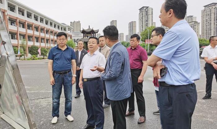 李煜巡视督查高考准备工作