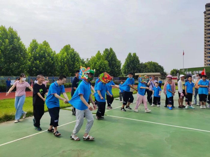 霍邱县特殊教育学校举行旱地龙舟赛_霍邱县人民政府