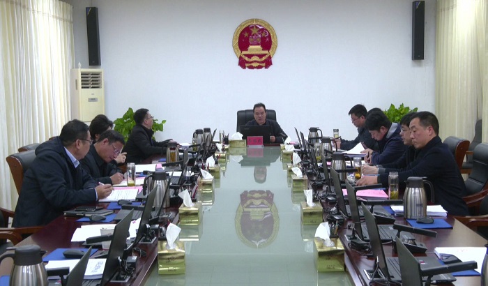 县十八届人民政府第44次常务会和县政府党组（扩大）会议召开