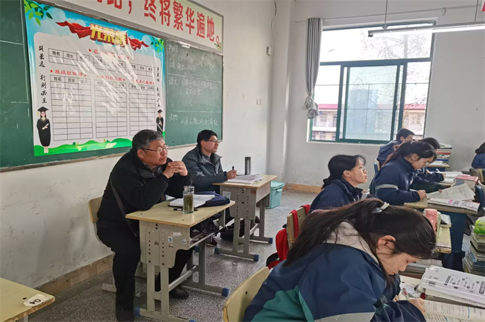 霍邱二中联合教研展风采引领指导促提升