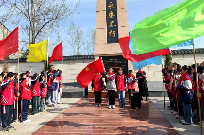 长集镇中心学校中心小学童心向党缅怀英烈