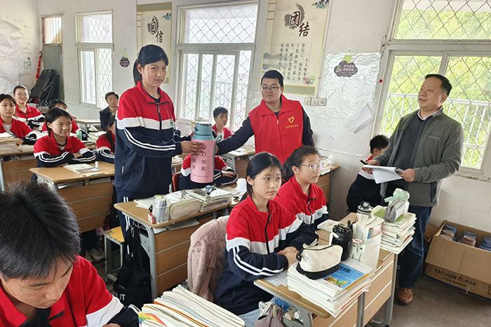 龙潭镇中心学校增强国家安全意识共同维护国家安全