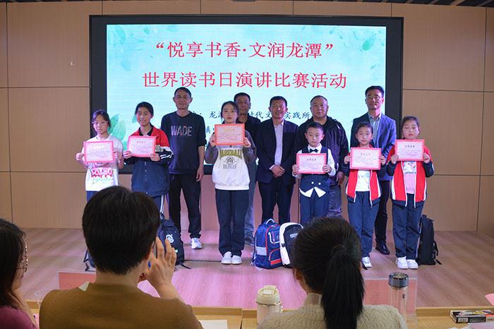 龙潭镇中心学校:悦享书香 文润龙潭