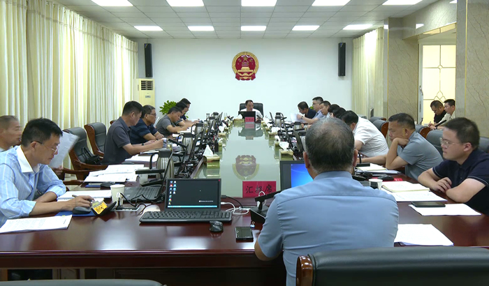县十八届人民政府第84次常务会议召开